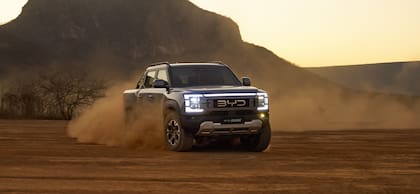 Equipa también una cámara 360° con función “chasis transparente”