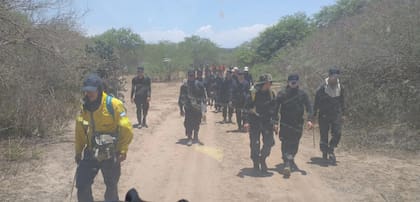 Equipo del SIFEBU rastrillando la zona donde los jubilados fueron vistos por última vez