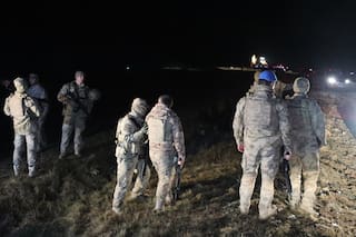 Equipos de búsqueda investigan tras el choque aéreo en Turquía que mató al jefe del ejército libio