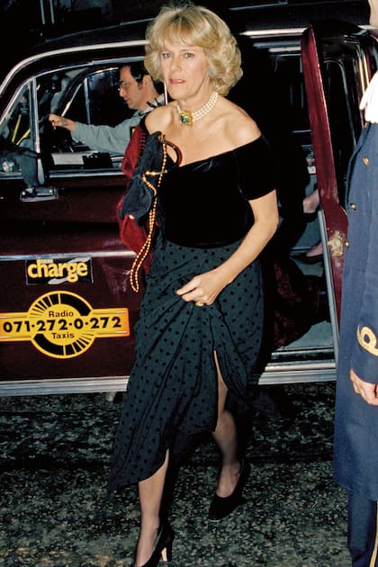Era 1999 y en el hotel Ritz se celebraba el cumpleaños de la hermana de Camilla. Esa noche, el futuro Rey la presentó como su novia oficial.