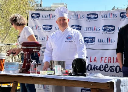 “Era la mousse que hacían en casa para los distintos eventos. Era muy rica y aplaudida por los invitados. Esa fue la base que tomé y fui mejorándola hasta obtener la actual fórmula. A partir de ahí fui experimentando con los distintos gustos”.