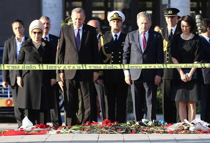 Erdogan visitó el lugar de la tragedia para depositar flores en memoria de las víctimas