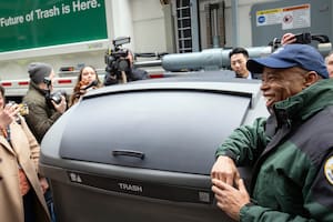 Eric Adams trabaja en la contenedorización de los residuos de Nueva York en pos de calles más limpias y libres de ratas