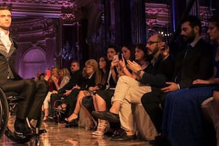 Médico, deportista y también modelo, el argentino desfila en silla de ruedas