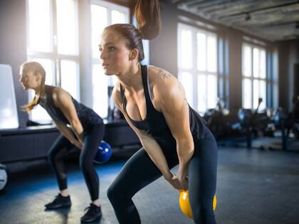 Eric Johnsson recomienda hacer ejercicios con kettlebells en lugar de hacer burpees