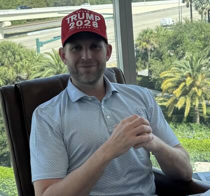 Eric Trump, hijo del Presidente, con la gorra
