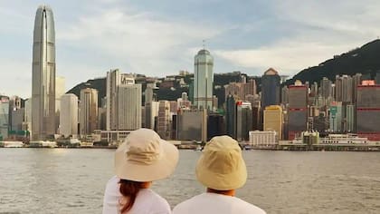 Eric y Emily nunca salen sin sombrero por miedo a ser reconocidos.