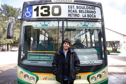 Érica Borda, la mujer que le cambió la cara al colectivo y ya es chofer en la línea 130