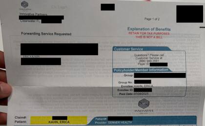 Erica Kahn recibió facturas médicas de casi 21 mil dólares tras no haber cubierto el pago de COBRA (Web/KFF Health News)
