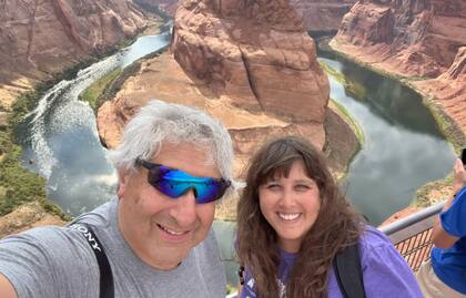 Erica Kahn y su padre, Rich Kahn, visitaron el Área Recreativa Nacional del CañónGlen en Arizona (Web KFF/ Rich Kahn)