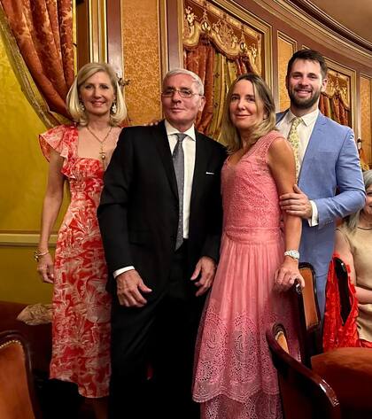 Erica Roberts, el cirujano Esteban Tedesco, Verónica Zoani de Nutting y el escultor Alexis Minkiewicz.