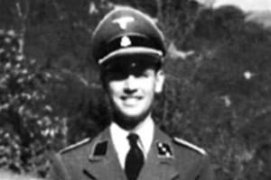 Erich Priebke con su uniforme alemán, durante la Segunda Guerra Mundial