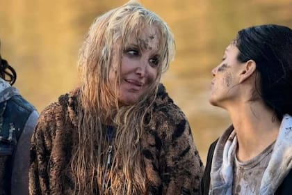 Erika de Sautu Riestra y Valentina Zenere en una escena de En el barro