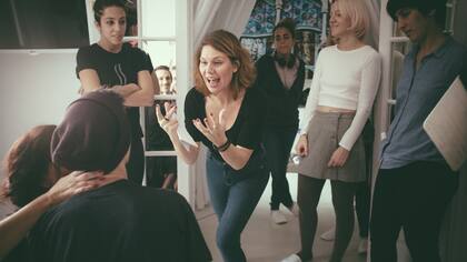 Erika Lust, en pleno rodaje, le da indicaciones a sus actores