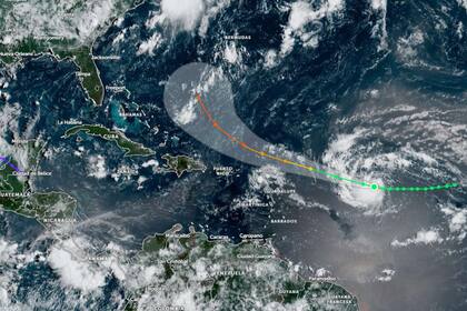 Erin avanza hacia el oeste a una velocidad de 28 km/h y pasará por el norte de Puerto Rico
