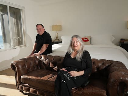 Ermelinda and Jay Wood están juntos desde hace 40 años, pero desde hace 20 duermen separados