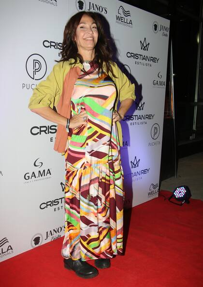 Ernestina Pais eligió un look multicolor