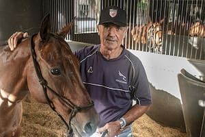 Ganó 6 Abiertos de Palermo y revolucionó el polo, pero se hizo famoso como el marido de una de las Trillizas de Oro