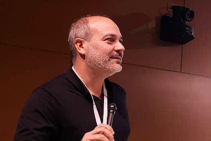 Ernesto Martelli: “La IA y la economía de creadores traen una explosión, una sobreproducción de contenidos, un ‘paradigma de la abundancia’, y el gran desafío sigue siendo generar interés o impacto, y negocio, ante la escasez de atención”