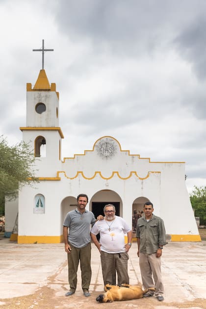 Ernesto Miguens, Marcelo Larrotonda y Pablo Barrios están a cargo de la parroquia