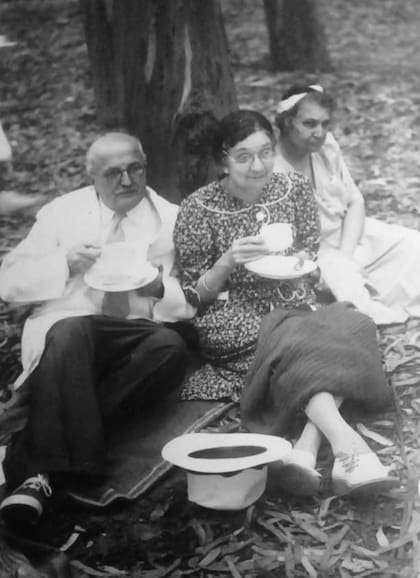 Ernesto Nelso, Ernestina López y Elvira López