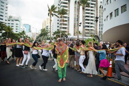 Ernesto Neto y su obra en Tide By Side