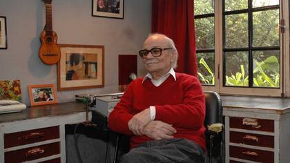 Ernesto Sabato en su casa de Santos Lugares.