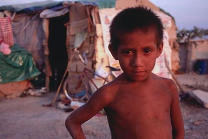 La crisis que estalló en diciembre de 1994 en México provocó la quiebra de empresas, aumento del desempleo y niveles de pobreza históricamente altos.