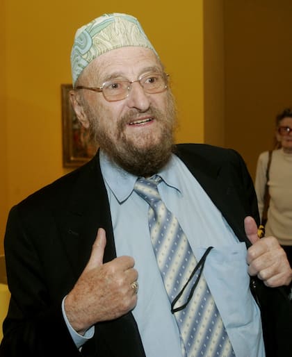 Ernst Fuchs con uno de sus característicos gorros de brocado, en 2006