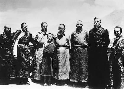 Ernst Schafer, el tercero desde la izquierda, en el Tíbet en 1939