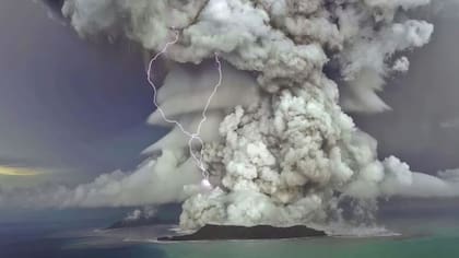Erupción del volcán Hunga Tonga-Hunga Ha'apai en el Pacífico Sur, el 14 de enero de 2022. 
