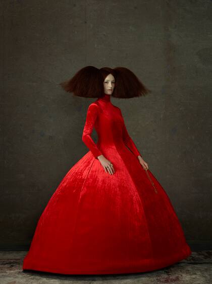 Erwin Olaf, Balenciaga, de la serie Felipe II (Vanity Fair)