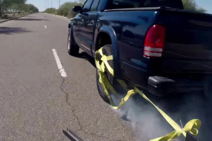 Es aplicable si el vehículo policial tiene un mayor peso que el que se está persiguiendo