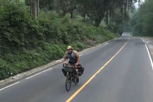 Es argentino, viene viajando de México en bicicleta porque estaba deprimido y lo llamaron de Gran Hermano