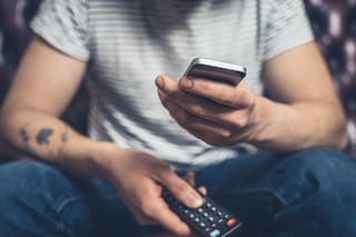 ¿Cuántas veces miramos el celular mientras vemos la televisión?