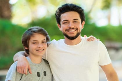 Es cariñoso con sus tres hermanos menores y dedica tiempo de calidad a su familia