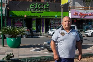 "Es casi imposible ser empresario en la Argentina", dice Vázquez, que abrió dos locales del rubro perfumería, luego de un largo camino para su inserción laboral tras volver de la guerra en Malvinas