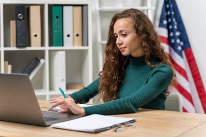 Es central asegurarse de tener la dirección postal correcta registrada en USCIS y en caso de que cambie a posteriori de la presentación actualizarla con USCIS y USPS para evitar demoras o perdida de documentación