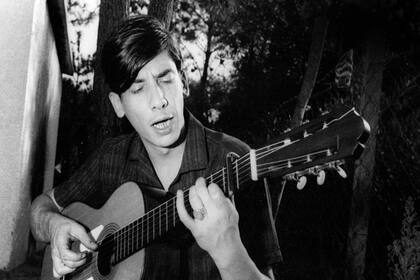 Es considerado una de las figuras más destacadas de la música popular de su país y de toda América Latina.