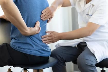 "Es crucial adoptar hábitos que protejan la función renal desde temprano", expresó el urólogo