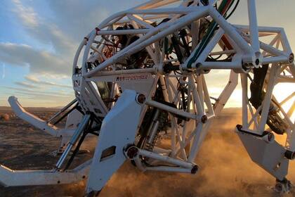 Es el mayor exoesqueleto del mundo y sus creadores planean utilizar este traje para un torneo de lucha de robots mecha