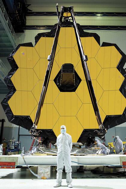 “Es el proyecto astronómico más ambicioso y complejo jamás construido, y darle vida es un proceso largo y meticuloso”, señala Günther Hasinger, director científico de la Agencia Espacial Europea.