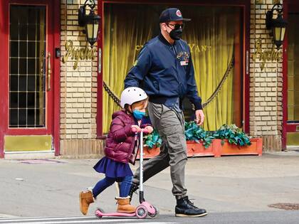 “Es el vivo retrato de su padre”, aseguran.