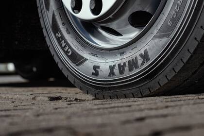 Es falso que tener un neumático sobreinflado provoca un menor consumo de combustible