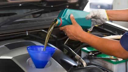 Es fundamental cambiar el aceite cuando se cumpla su vida útil; de ese modo, se evitarán daños en el motor