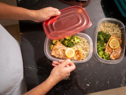 Es fundamental investigar qué alimentos pueden almacenarse y cuáles deben ser preparados al momento.