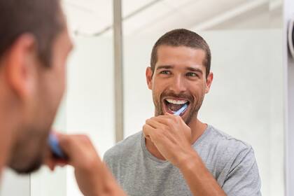 Es fundamental lavarse bien los dientes porque, de no hacerlo, se pueden desarrollar numerosas patologías