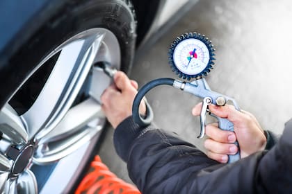 Es importante inflar los neumáticos con la presión indicada por el fabricante