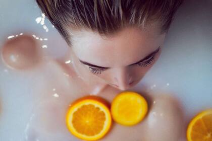 Es importante nutrir el cabello con productos especiales y también desde adentro por medio de la alimentación