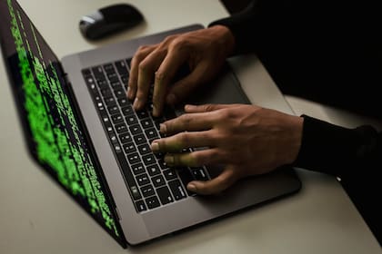 Es importante proteger los accesos con combinaciones de 12 caracteres o más, que incluyan letras mayúsculas, minúsculas, números y símbolos